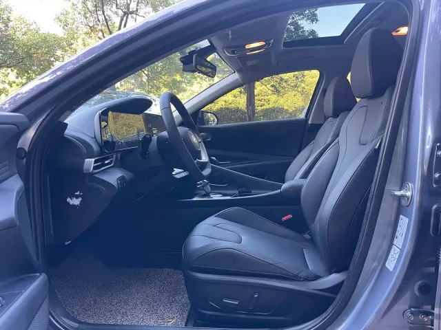 Hyundai Elantra — Фото автомобиля 11