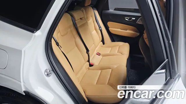 Вольво XC60 — Фото автомобиля 12