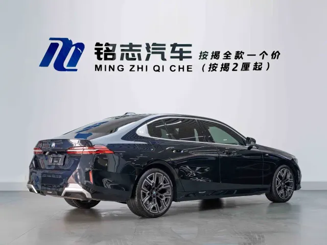 BMW 5 Series — Фото автомобиля 6