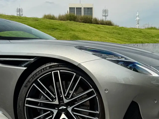 Aston Martin DB12 — Фото автомобиля 18