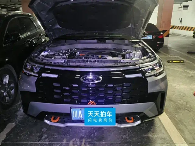 Ford Explorer — Фото автомобиля 3