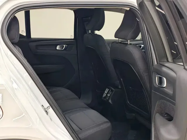 Volvo XC40 — Фото автомобиля 11