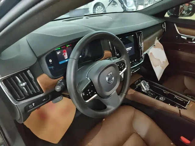 Volvo S90 — Фото автомобиля 10
