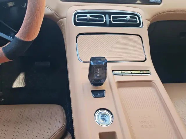 Geely Boyue L — Фото автомобиля 16