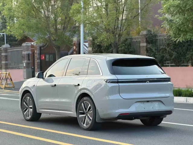 Li Auto L6 — Фото автомобиля 9