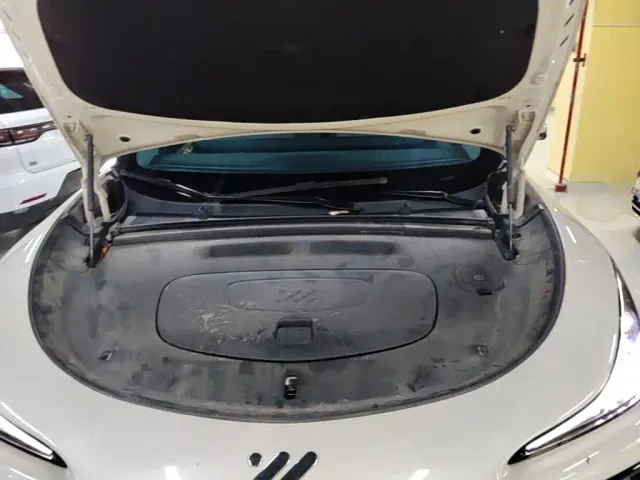IM Motors LS6 — Фото автомобиля 15
