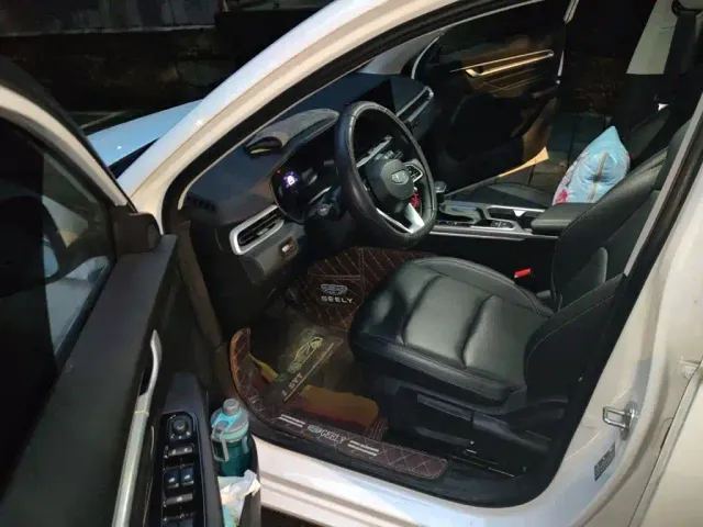 Geely Emgrand — Фото автомобиля 17