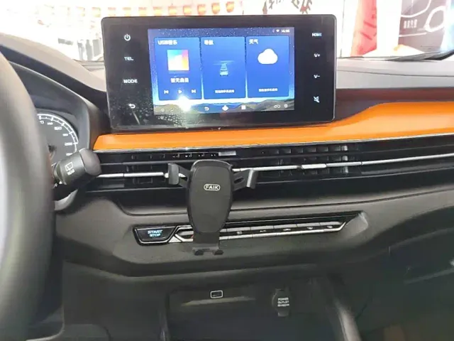 Livan X3 PRO — Фото автомобиля 12