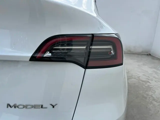 Tesla Model Y — Фото автомобиля 6