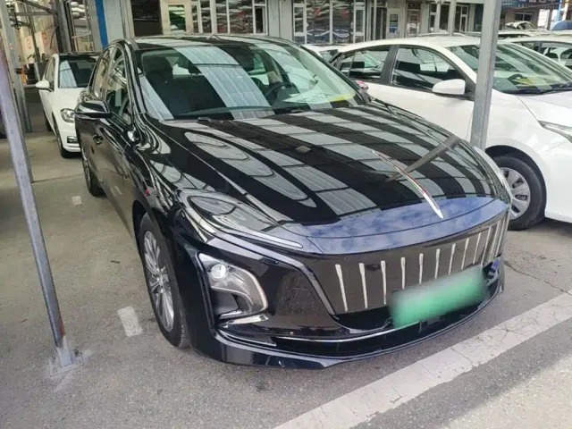 Hongqi E-QM5 — Фото автомобиля 3