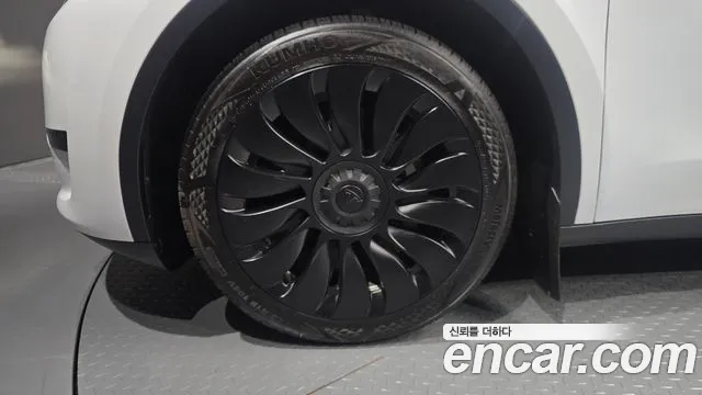 Tesla Model Y — Фото автомобиля 5