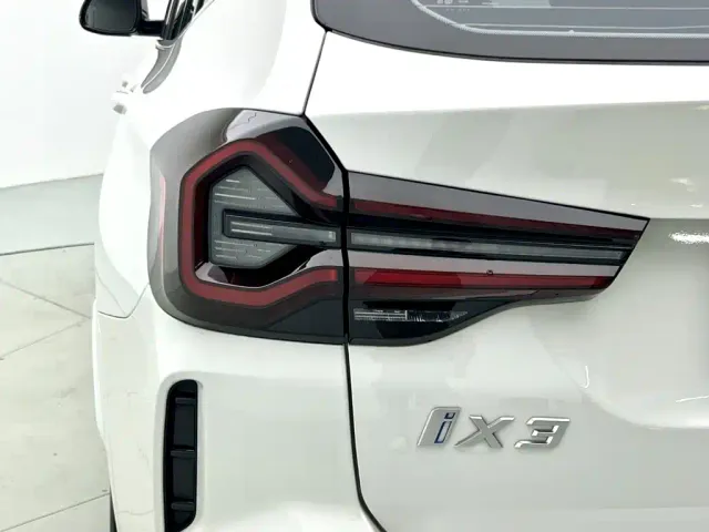 BMW iX3 — Фото автомобиля 5