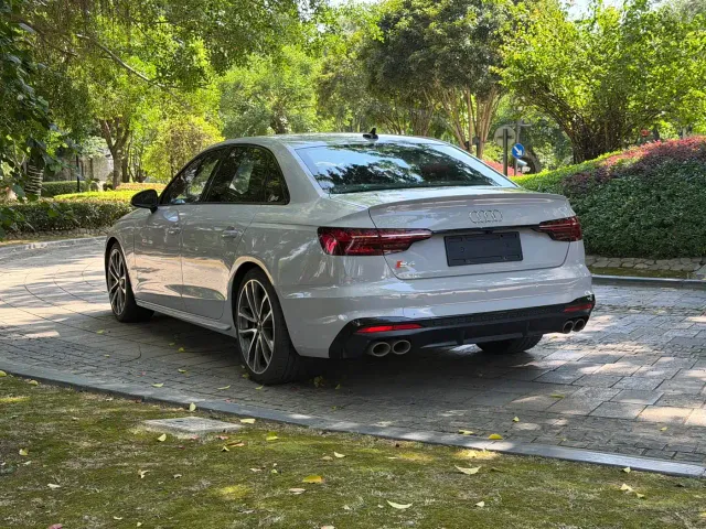 Audi S4 — Фото автомобиля 14