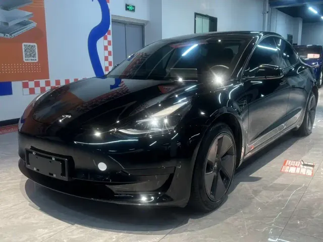 Фотография автомобиля — Tesla Model 3