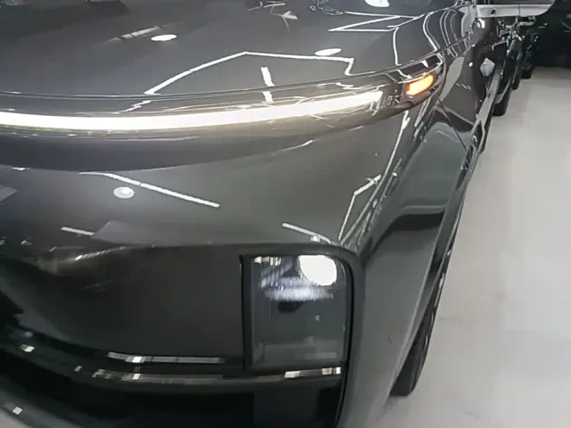 Li Auto L9 — Фото автомобиля 23