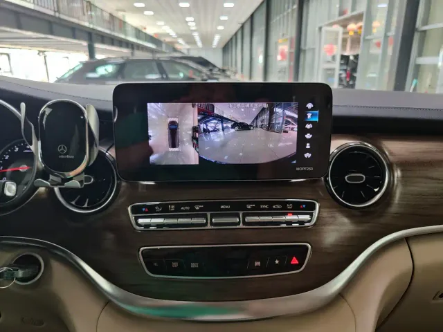 Mercedes-Benz V-Class — Фото автомобиля 12