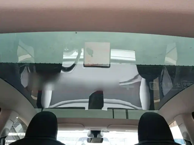 Tesla Model Y — Фото автомобиля 17
