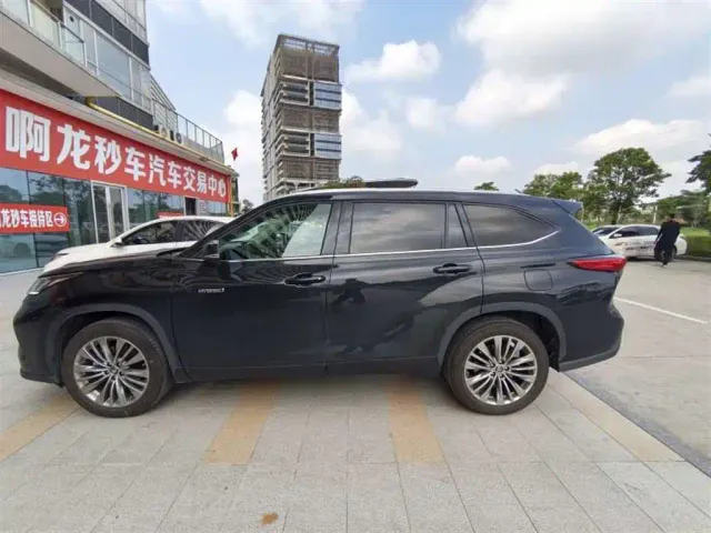 Toyota Highlander — Фото автомобиля 9