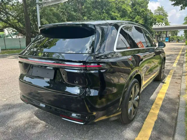 Li Auto L8 — Фото автомобиля 9