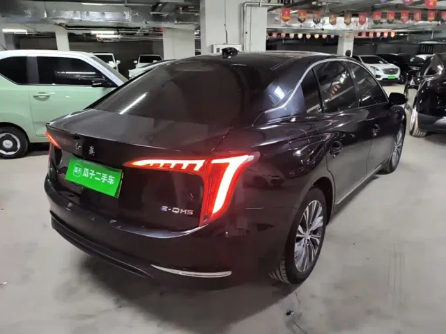 Hongqi E-QM5 — Фото автомобиля 7
