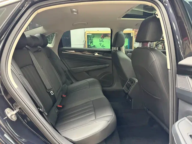 Volkswagen Passat — Фото автомобиля 21