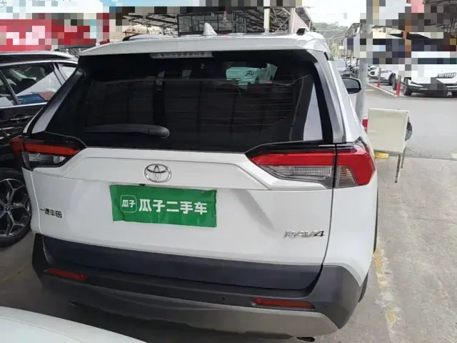 Toyota RAV4 — Фото автомобиля 5