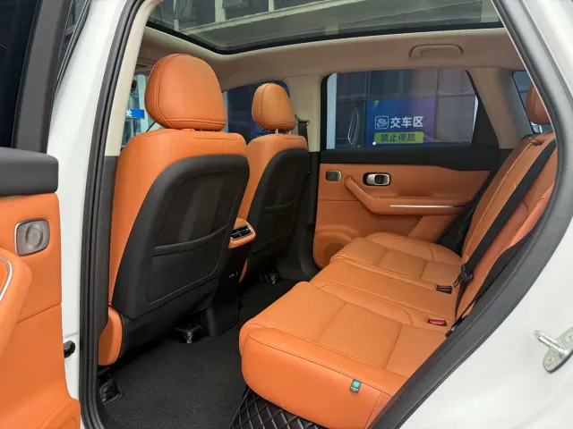 Leapmotor C10 — Фото автомобиля 5