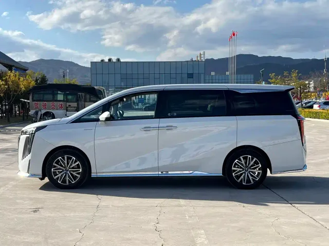 GAC Trumpchi M8 — Фото автомобиля 6