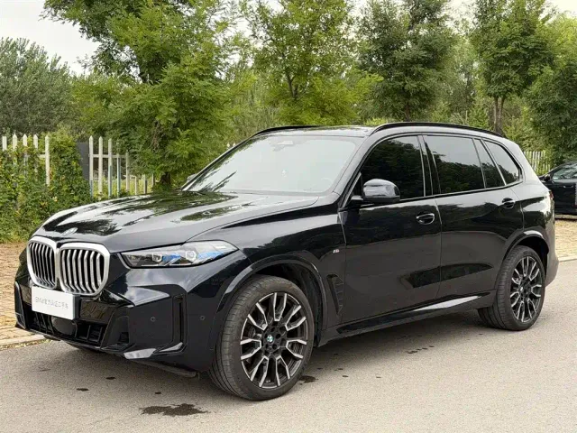 Фотография автомобиля — BMW X5