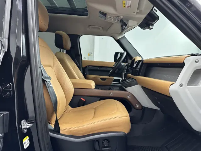 Land Rover Defender — Фото автомобиля 13