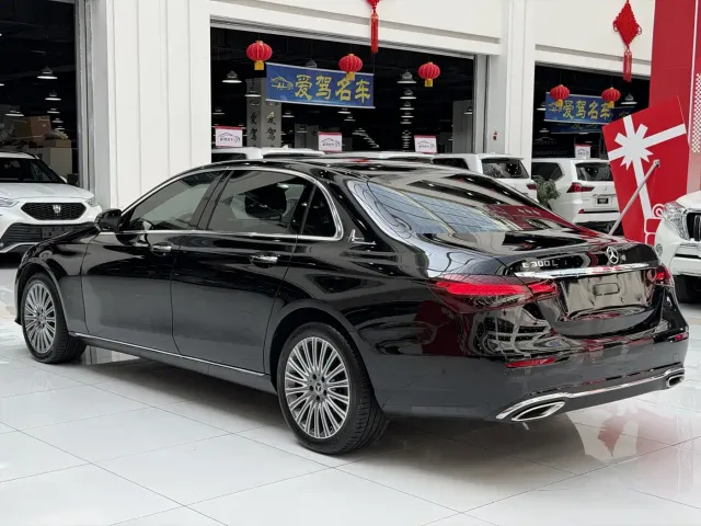 Mercedes-Benz E-Class — Фото автомобиля 20