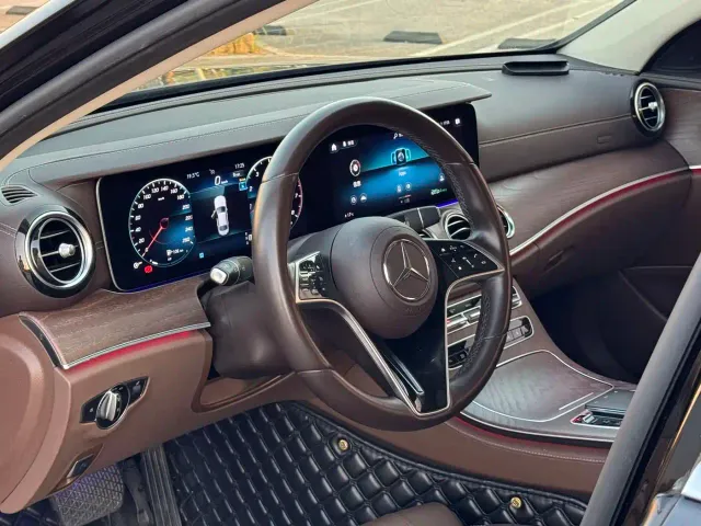 Mercedes-Benz E-Class — Фото автомобиля 14