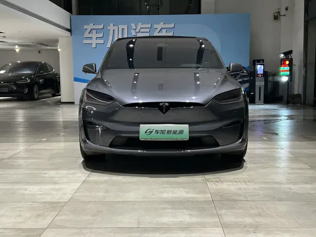 Tesla Model X — Фото автомобиля 2