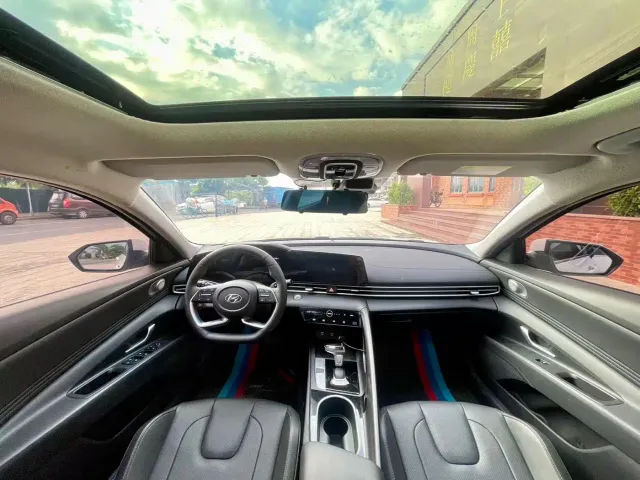 Hyundai Elantra — Фото автомобиля 4