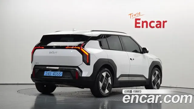 Kia EV3 — Фото автомобиля 2