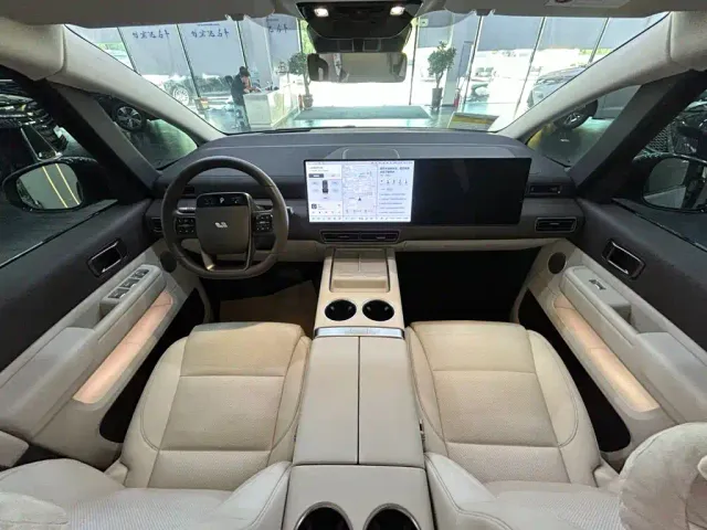Li Auto MEGA — Фото автомобиля 9
