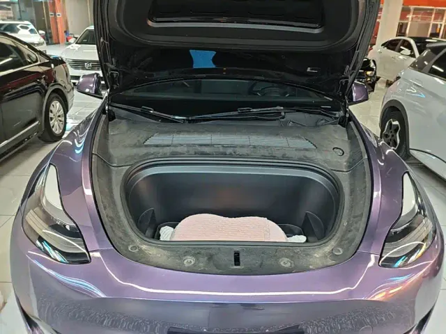 Tesla Model Y — Фото автомобиля 19