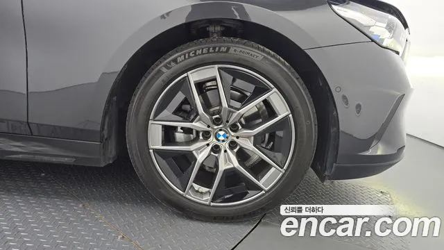 BMW 5-Series — Фото автомобиля 24