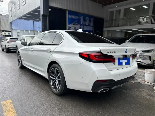 BMW 5 Series — Фото автомобиля 12