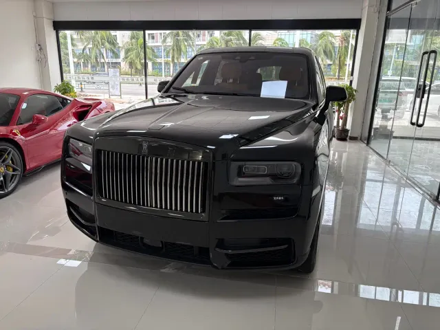 Фотография автомобиля — Rolls-Royce Cullinan