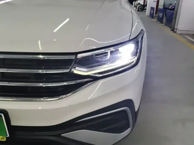 Volkswagen Tiguan L — Фото автомобиля 23