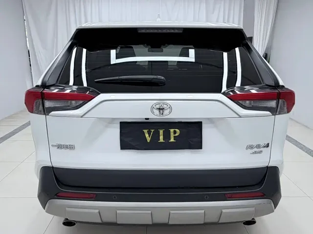 Toyota RAV4 — Фото автомобиля 5