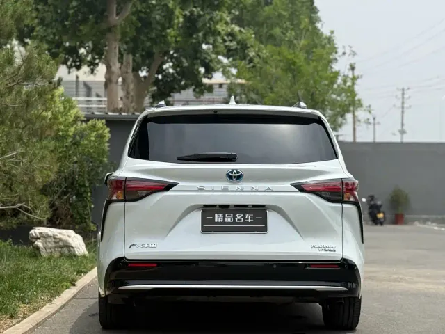 Toyota Sienna — Фото автомобиля 8