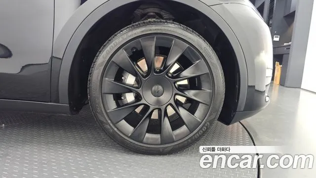Tesla Model Y — Фото автомобиля 6