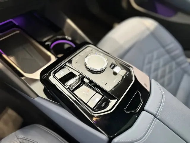 BMW 5 Series — Фото автомобиля 11