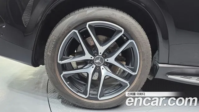 Mercedes-Benz GLE-Class — Фото автомобиля 5