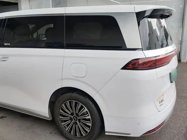 BYD Xia — Фото автомобиля 4