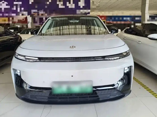 Leapmotor B10 — Фото автомобиля 2