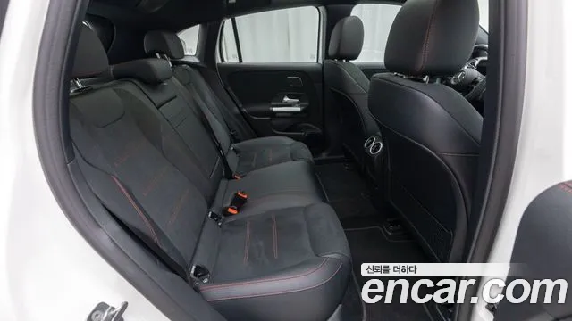 Mercedes-Benz EQA — Фото автомобиля 10