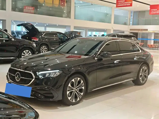 Фотография автомобиля — Mercedes-Benz E-Class